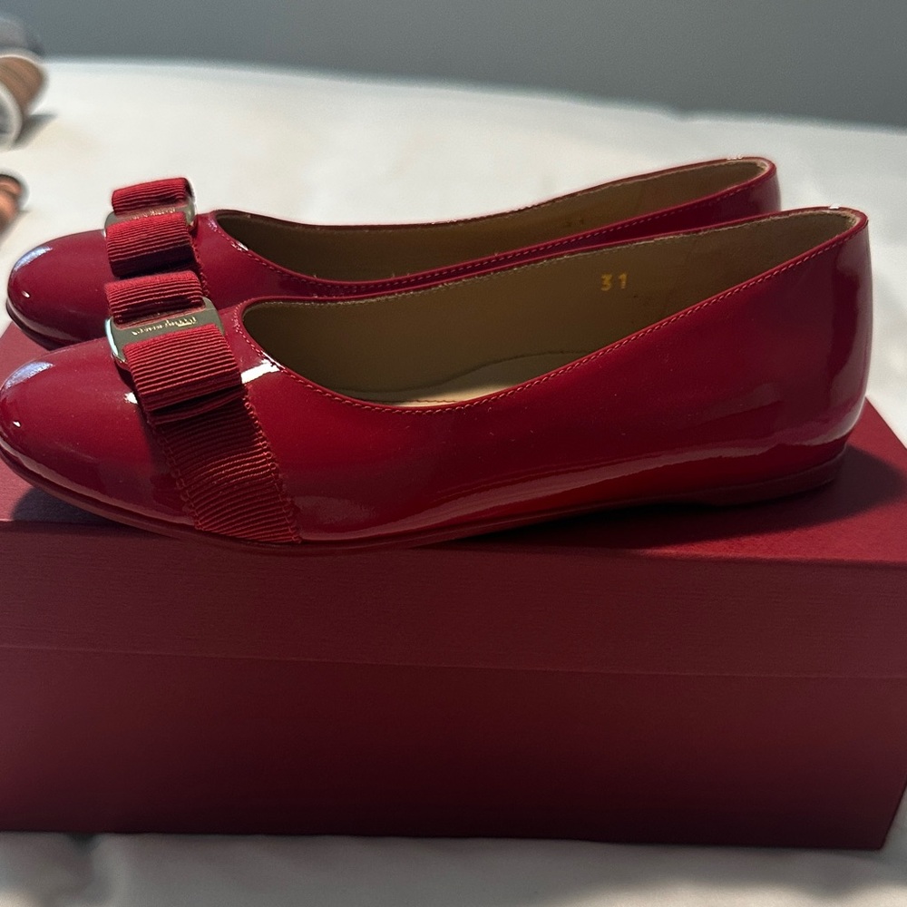 Salvatore Ferragamo Red Patent Leather Bow Ballet Flats - Picture 3 of 6